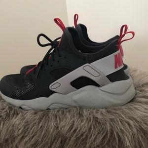 NIKE HUARACHE RUN ULTRA KIDS SZ 5